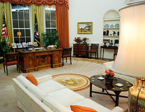 Oval Office and resolute Desk Reagan Library photo
