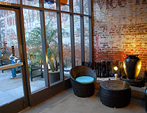 Santa Monica Hostel Outdoor Lounge Entrance photo